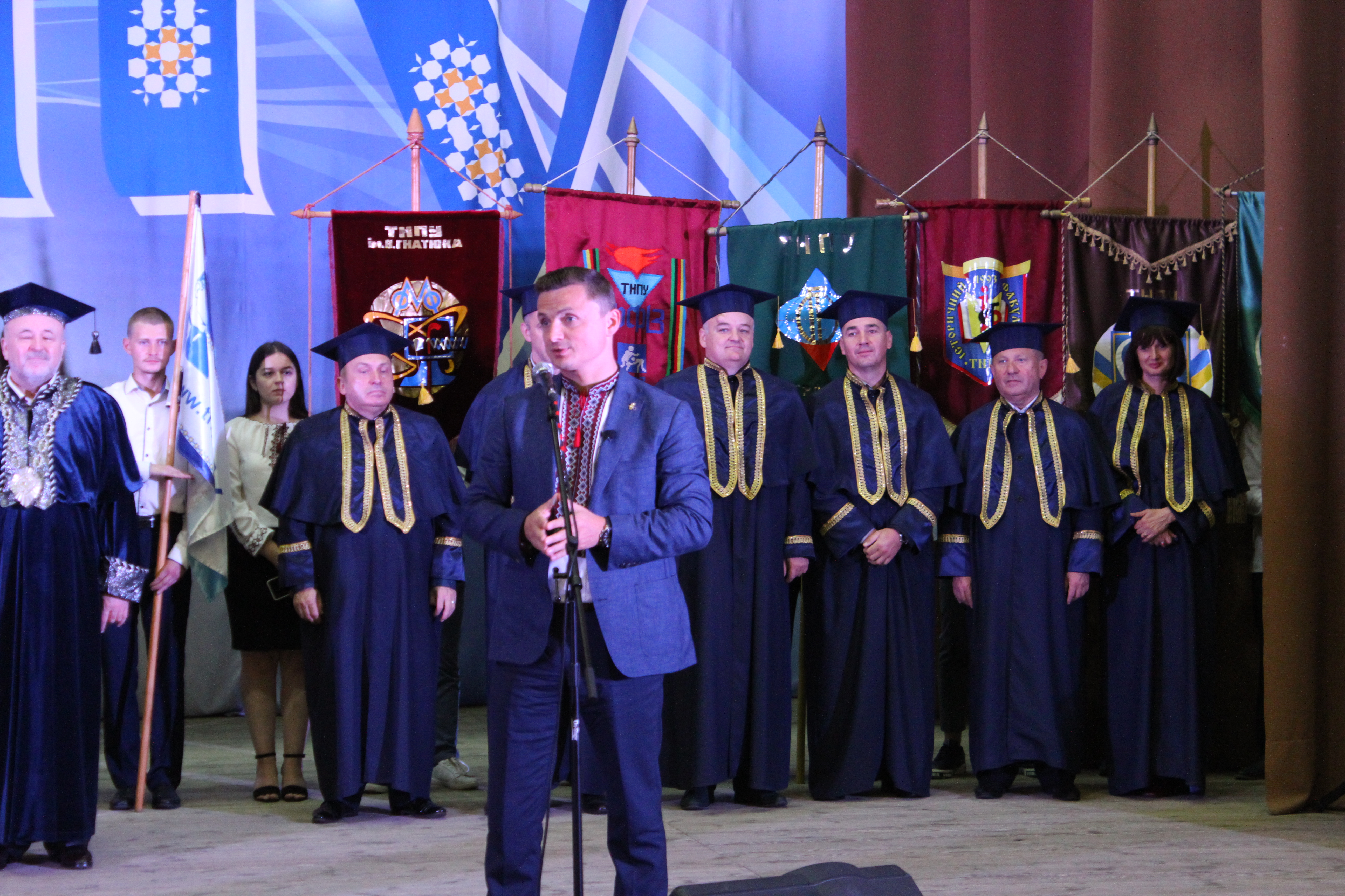 Слово має М.Головко